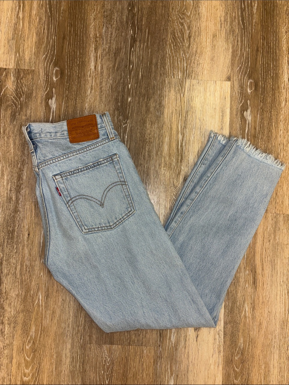 Levi's Light Wash High-Rise wedgie button fly Straight Jeans Frayed Hem 25 y2k